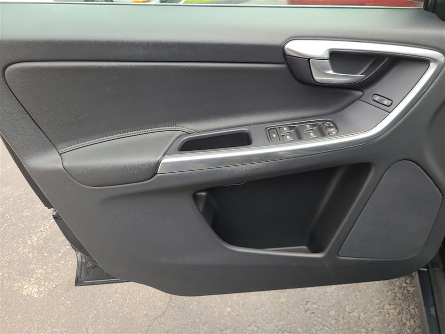 2015 Volvo XC60 2015.5 AWD 4dr T6, available for sale in Canton, Connecticut | Lava Motors. Canton, Connecticut 2015 Volvo XC60 2015.5 AWD 4dr T6, available for sale in Canton, Connecticut | Lava Motors. Canton, Connecticut