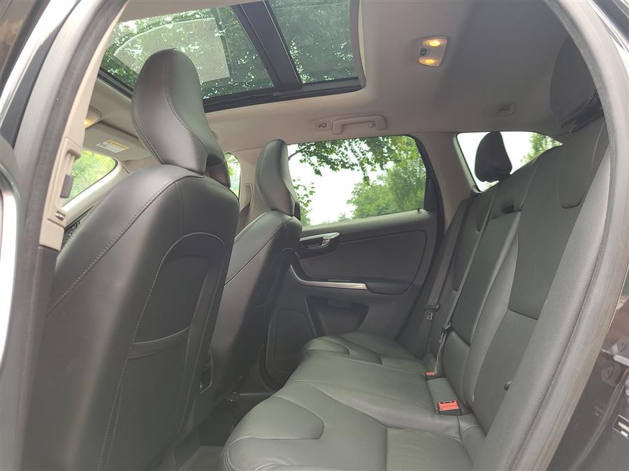 2015 Volvo XC60 2015.5 AWD 4dr T6, available for sale in Canton, Connecticut | Lava Motors. Canton, Connecticut 2015 Volvo XC60 2015.5 AWD 4dr T6, available for sale in Canton, Connecticut | Lava Motors. Canton, Connecticut