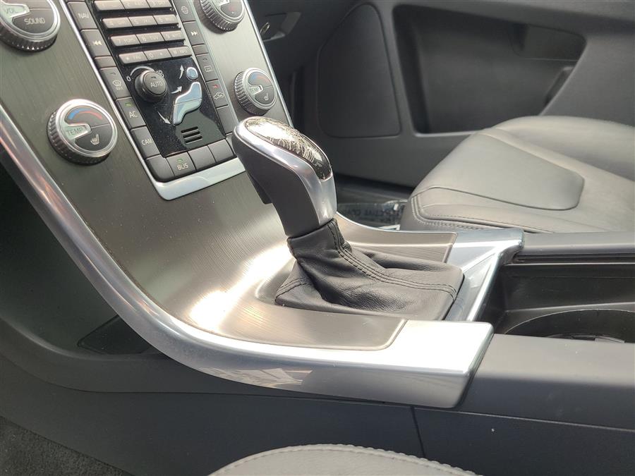 2015 Volvo XC60 2015.5 AWD 4dr T6, available for sale in Canton, Connecticut | Lava Motors. Canton, Connecticut 2015 Volvo XC60 2015.5 AWD 4dr T6, available for sale in Canton, Connecticut | Lava Motors. Canton, Connecticut