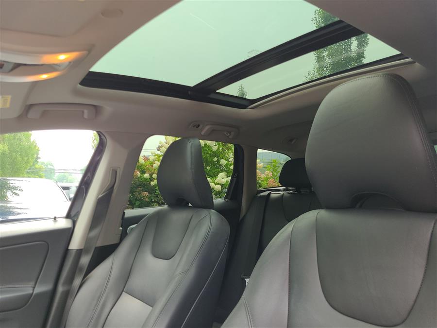 2015 Volvo XC60 2015.5 AWD 4dr T6, available for sale in Canton, Connecticut | Lava Motors. Canton, Connecticut 2015 Volvo XC60 2015.5 AWD 4dr T6, available for sale in Canton, Connecticut | Lava Motors. Canton, Connecticut