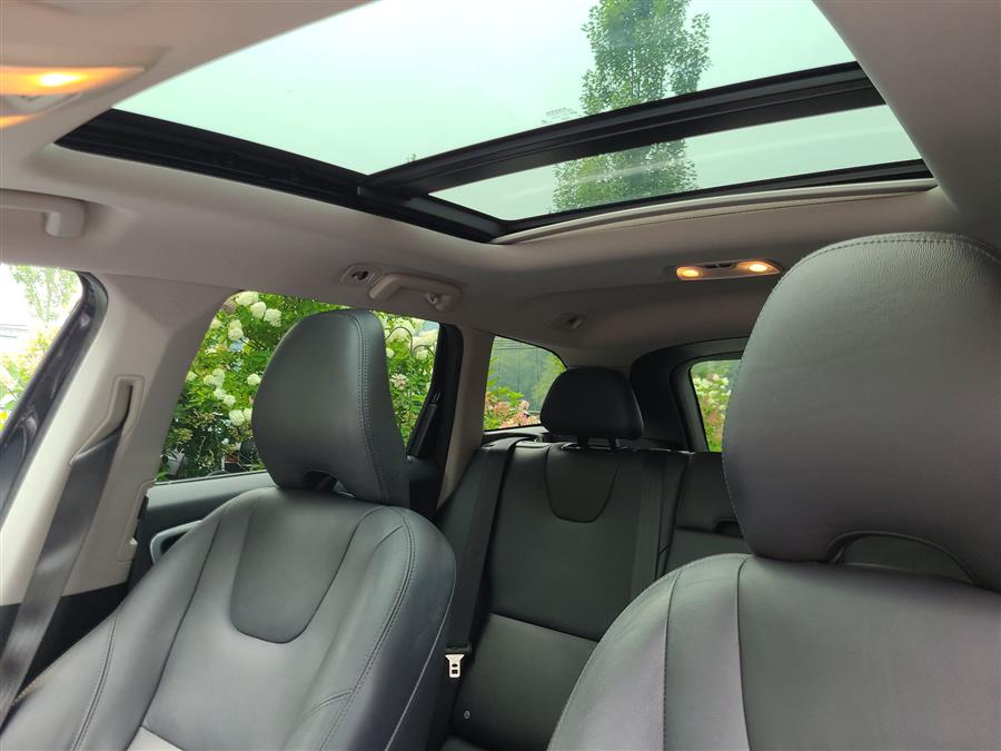 2015 Volvo XC60 2015.5 AWD 4dr T6, available for sale in Canton, Connecticut | Lava Motors. Canton, Connecticut 2015 Volvo XC60 2015.5 AWD 4dr T6, available for sale in Canton, Connecticut | Lava Motors. Canton, Connecticut
