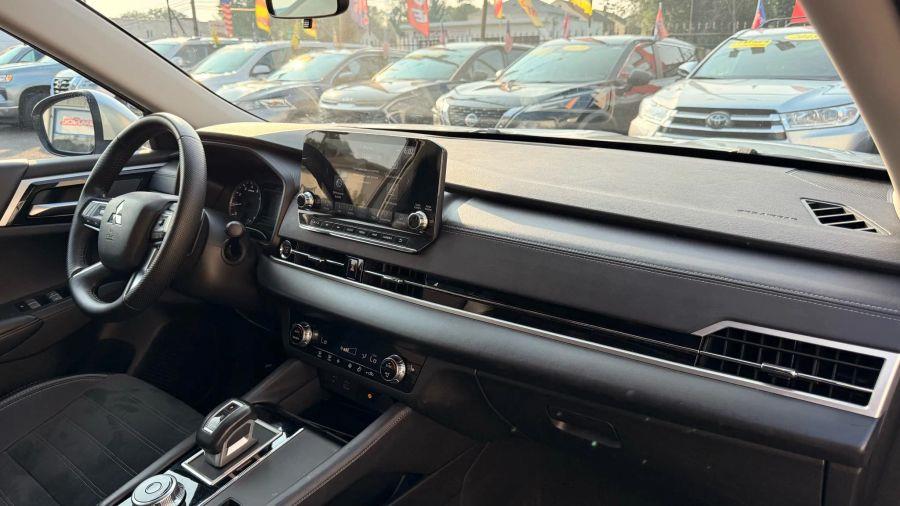 2024 Mitsubishi Outlander SE Sport Utility 4D, available for sale in Linden, New Jersey | Route 27 Auto Mall. Linden, New Jersey 2024 Mitsubishi Outlander SE Sport Utility 4D, available for sale in Linden, New Jersey | Route 27 Auto Mall. Linden, New Jersey