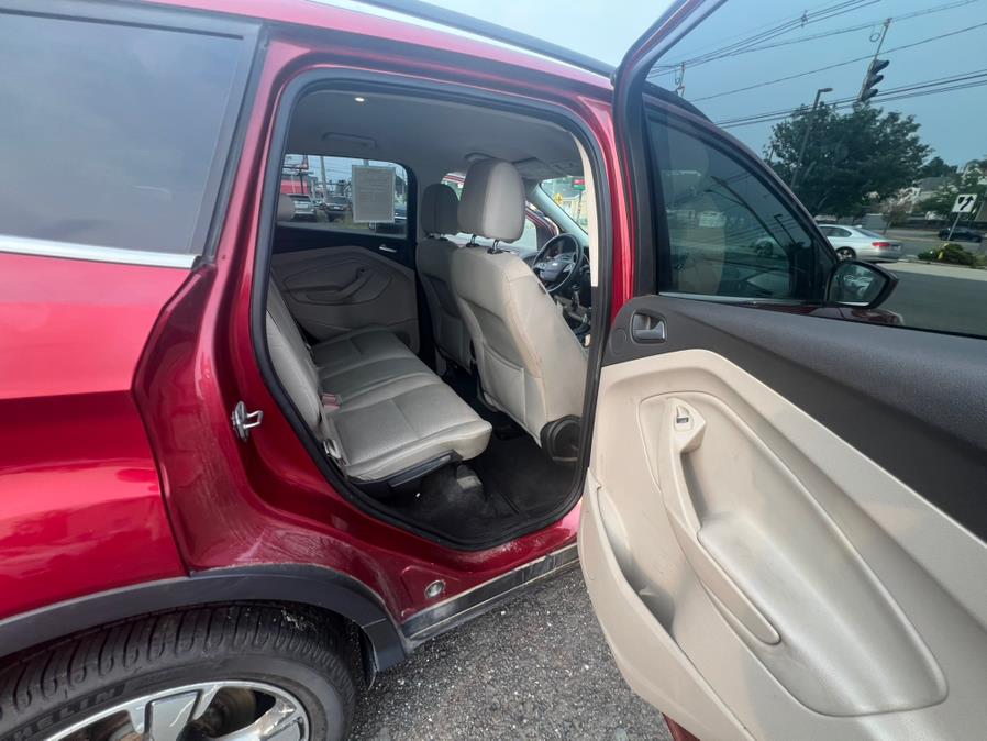 2017 Ford Escape SE 4WD, available for sale in Wallingford, Connecticut | Wallingford Auto Center LLC. Wallingford, Connecticut 2017 Ford Escape SE 4WD, available for sale in Wallingford, Connecticut | Wallingford Auto Center LLC. Wallingford, Connecticut