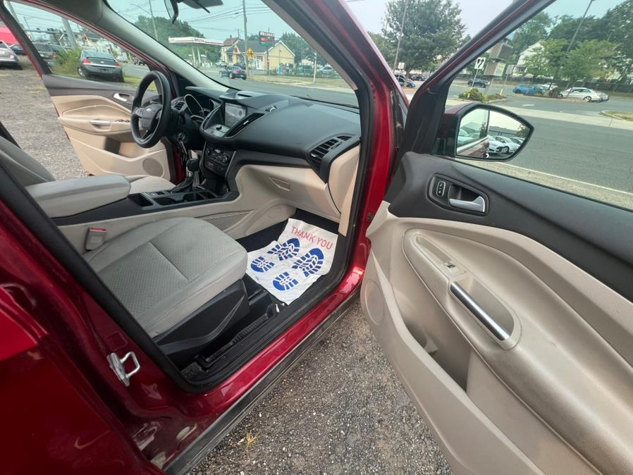 2017 Ford Escape SE 4WD, available for sale in Wallingford, Connecticut | Wallingford Auto Center LLC. Wallingford, Connecticut 2017 Ford Escape SE 4WD, available for sale in Wallingford, Connecticut | Wallingford Auto Center LLC. Wallingford, Connecticut