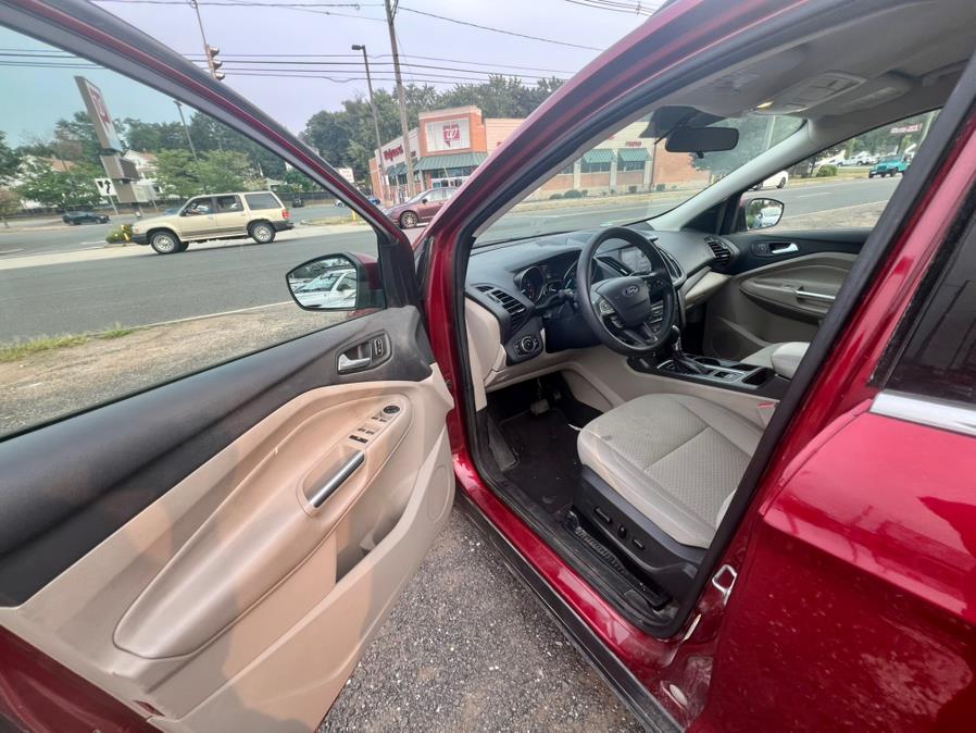 2017 Ford Escape SE 4WD, available for sale in Wallingford, Connecticut | Wallingford Auto Center LLC. Wallingford, Connecticut 2017 Ford Escape SE 4WD, available for sale in Wallingford, Connecticut | Wallingford Auto Center LLC. Wallingford, Connecticut
