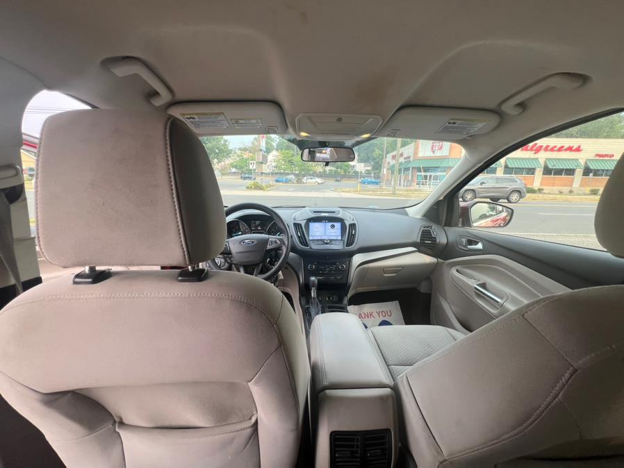 2017 Ford Escape SE 4WD, available for sale in Wallingford, Connecticut | Wallingford Auto Center LLC. Wallingford, Connecticut 2017 Ford Escape SE 4WD, available for sale in Wallingford, Connecticut | Wallingford Auto Center LLC. Wallingford, Connecticut