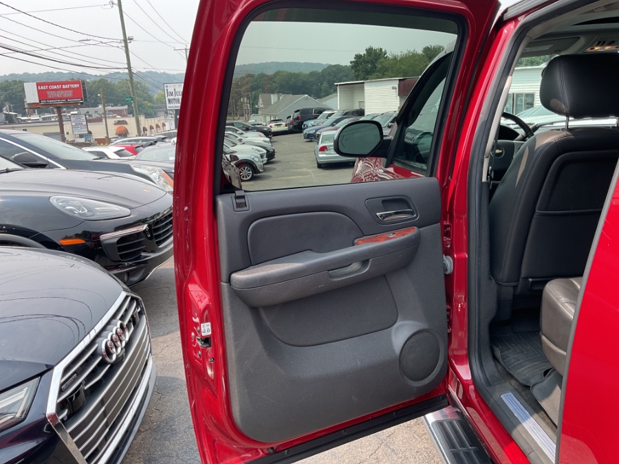 2014 Chevrolet Suburban 4WD 4dr LTZ, available for sale in Waterbury, Connecticut | Jim Juliani Motors. Waterbury, Connecticut 2014 Chevrolet Suburban 4WD 4dr LTZ, available for sale in Waterbury, Connecticut | Jim Juliani Motors. Waterbury, Connecticut