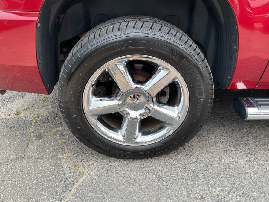 2014 Chevrolet Suburban 4WD 4dr LTZ, available for sale in Waterbury, Connecticut | Jim Juliani Motors. Waterbury, Connecticut 2014 Chevrolet Suburban 4WD 4dr LTZ, available for sale in Waterbury, Connecticut | Jim Juliani Motors. Waterbury, Connecticut