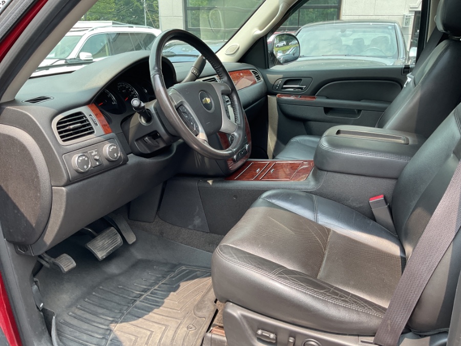 2014 Chevrolet Suburban 4WD 4dr LTZ, available for sale in Waterbury, Connecticut | Jim Juliani Motors. Waterbury, Connecticut 2014 Chevrolet Suburban 4WD 4dr LTZ, available for sale in Waterbury, Connecticut | Jim Juliani Motors. Waterbury, Connecticut