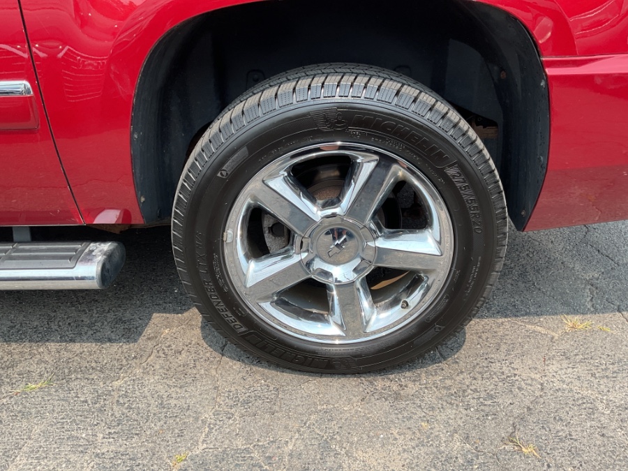 2014 Chevrolet Suburban 4WD 4dr LTZ, available for sale in Waterbury, Connecticut | Jim Juliani Motors. Waterbury, Connecticut 2014 Chevrolet Suburban 4WD 4dr LTZ, available for sale in Waterbury, Connecticut | Jim Juliani Motors. Waterbury, Connecticut