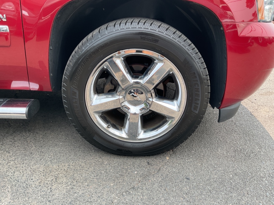 2014 Chevrolet Suburban 4WD 4dr LTZ, available for sale in Waterbury, Connecticut | Jim Juliani Motors. Waterbury, Connecticut 2014 Chevrolet Suburban 4WD 4dr LTZ, available for sale in Waterbury, Connecticut | Jim Juliani Motors. Waterbury, Connecticut