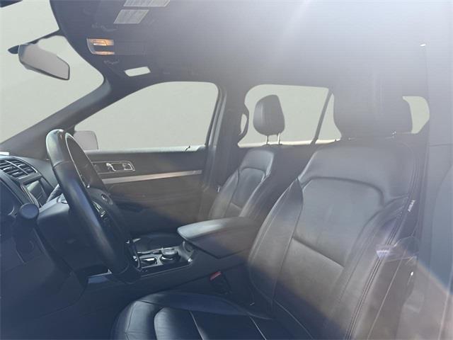 2018 Ford Explorer XLT, available for sale in Stratford, Connecticut | Wiz Leasing Inc. Stratford, Connecticut 2018 Ford Explorer XLT, available for sale in Stratford, Connecticut | Wiz Leasing Inc. Stratford, Connecticut