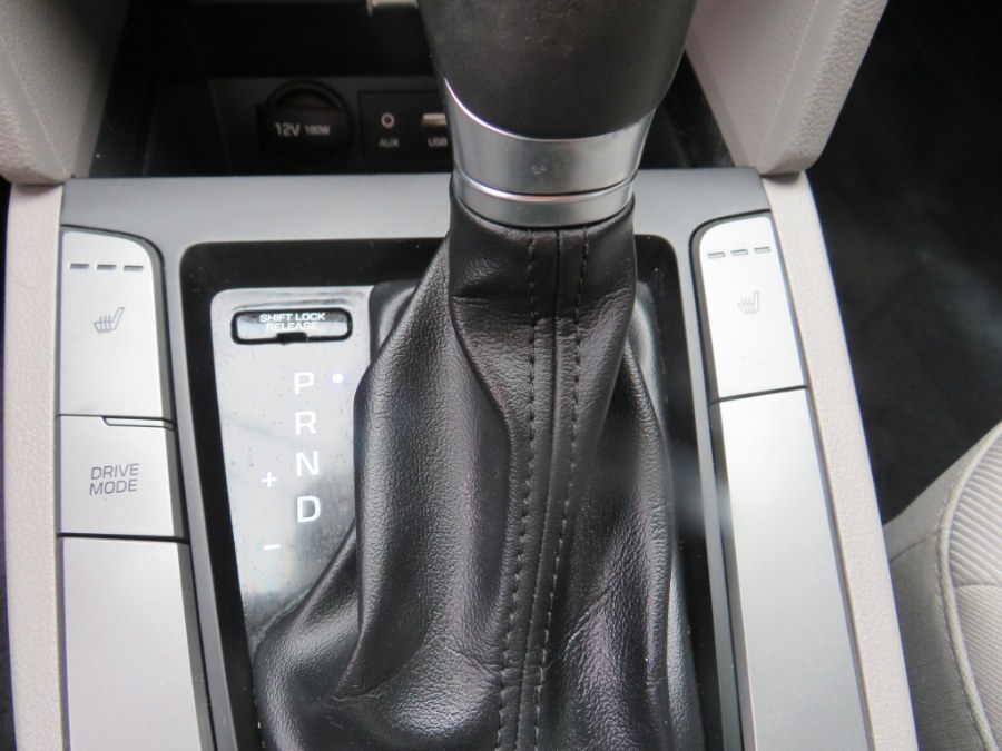 2018 Hyundai Elantra SEL 2.0L Auto, available for sale in Middle Village, New York | Road Masters II INC. Middle Village, New York 2018 Hyundai Elantra SEL 2.0L Auto, available for sale in Middle Village, New York | Road Masters II INC. Middle Village, New York