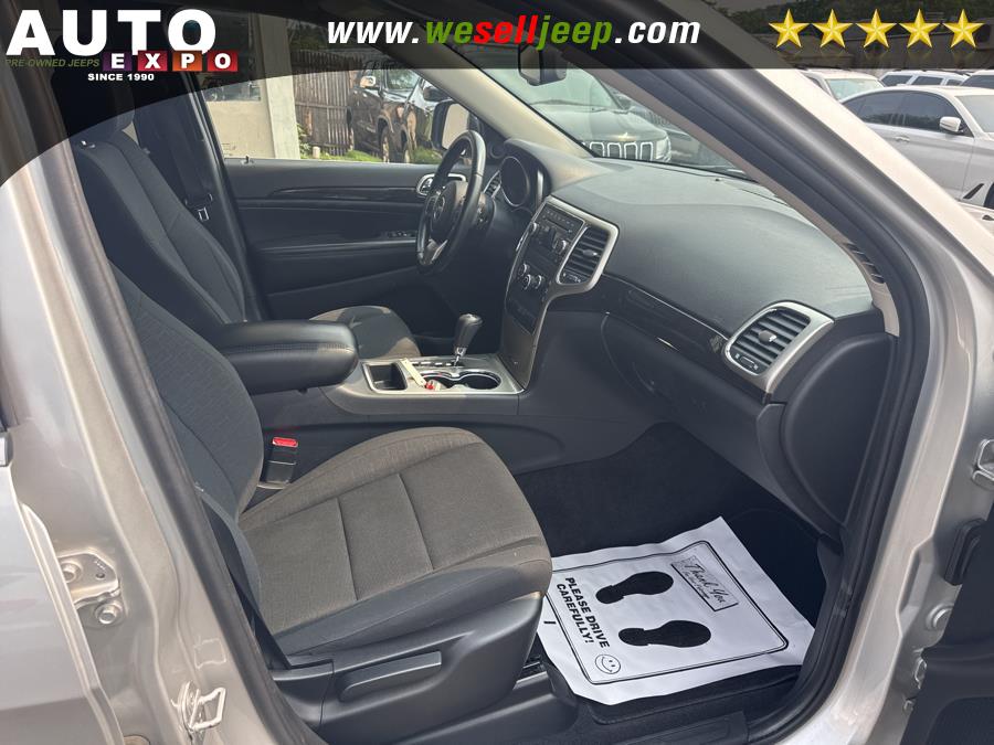 2011 Jeep Grand Cherokee 4WD 4dr Laredo, available for sale in Huntington, New York | Auto Expo. Huntington, New York 2011 Jeep Grand Cherokee 4WD 4dr Laredo, available for sale in Huntington, New York | Auto Expo. Huntington, New York