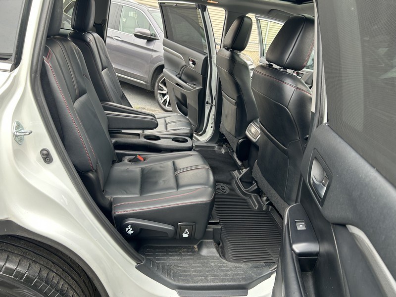 2019 Toyota Highlander SE V6 AWD (Natl), available for sale in West Springfield, Massachusetts | Union Street Auto Sales. West Springfield, Massachusetts 2019 Toyota Highlander SE V6 AWD (Natl), available for sale in West Springfield, Massachusetts | Union Street Auto Sales. West Springfield, Massachusetts