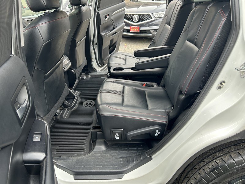 2019 Toyota Highlander SE V6 AWD (Natl), available for sale in West Springfield, Massachusetts | Union Street Auto Sales. West Springfield, Massachusetts 2019 Toyota Highlander SE V6 AWD (Natl), available for sale in West Springfield, Massachusetts | Union Street Auto Sales. West Springfield, Massachusetts