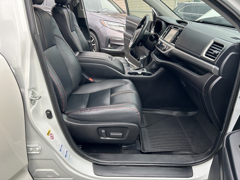 2019 Toyota Highlander SE V6 AWD (Natl), available for sale in West Springfield, Massachusetts | Union Street Auto Sales. West Springfield, Massachusetts 2019 Toyota Highlander SE V6 AWD (Natl), available for sale in West Springfield, Massachusetts | Union Street Auto Sales. West Springfield, Massachusetts