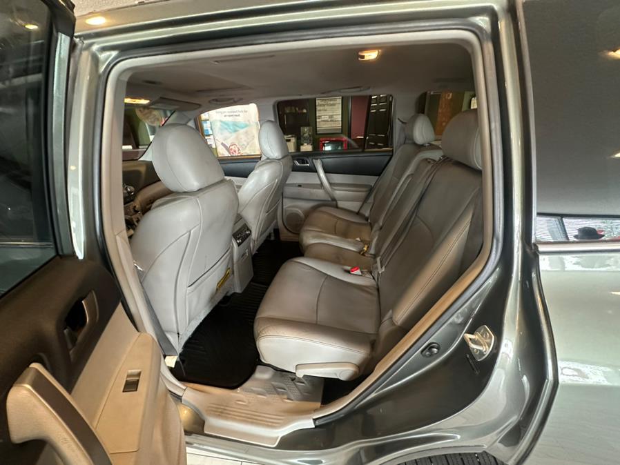 2012 Toyota Highlander 4WD 4dr V6 SE (Natl), available for sale in West Hartford, Connecticut | AutoMax. West Hartford, Connecticut 2012 Toyota Highlander 4WD 4dr V6 SE (Natl), available for sale in West Hartford, Connecticut | AutoMax. West Hartford, Connecticut