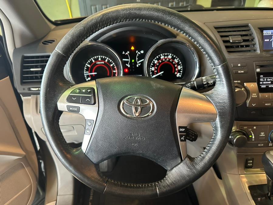 2012 Toyota Highlander 4WD 4dr V6 SE (Natl), available for sale in West Hartford, Connecticut | AutoMax. West Hartford, Connecticut 2012 Toyota Highlander 4WD 4dr V6 SE (Natl), available for sale in West Hartford, Connecticut | AutoMax. West Hartford, Connecticut
