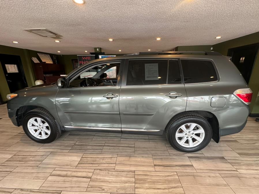 2012 Toyota Highlander 4WD 4dr V6 SE (Natl), available for sale in West Hartford, Connecticut | AutoMax. West Hartford, Connecticut 2012 Toyota Highlander 4WD 4dr V6 SE (Natl), available for sale in West Hartford, Connecticut | AutoMax. West Hartford, Connecticut