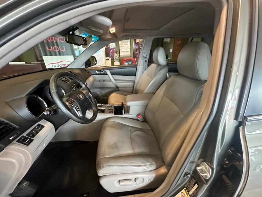 2012 Toyota Highlander 4WD 4dr V6 SE (Natl), available for sale in West Hartford, Connecticut | AutoMax. West Hartford, Connecticut 2012 Toyota Highlander 4WD 4dr V6 SE (Natl), available for sale in West Hartford, Connecticut | AutoMax. West Hartford, Connecticut