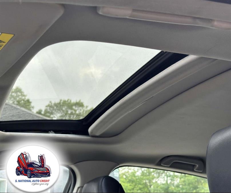 2014 Acura ILX 4dr Sdn 2.0L, available for sale in Meriden, Connecticut | Sandra Auto Broker LLC. Meriden, Connecticut 2014 Acura ILX 4dr Sdn 2.0L, available for sale in Meriden, Connecticut | Sandra Auto Broker LLC. Meriden, Connecticut