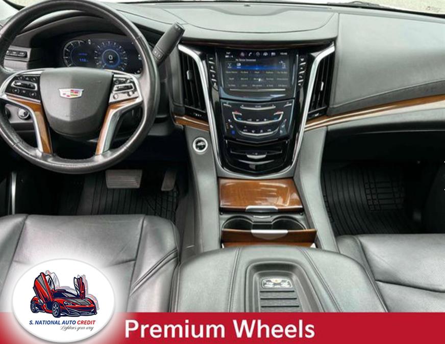 2020 Cadillac Escalade 4WD 4dr Premium Luxury, available for sale in Meriden, Connecticut | Sandra Auto Broker LLC. Meriden, Connecticut 2020 Cadillac Escalade 4WD 4dr Premium Luxury, available for sale in Meriden, Connecticut | Sandra Auto Broker LLC. Meriden, Connecticut