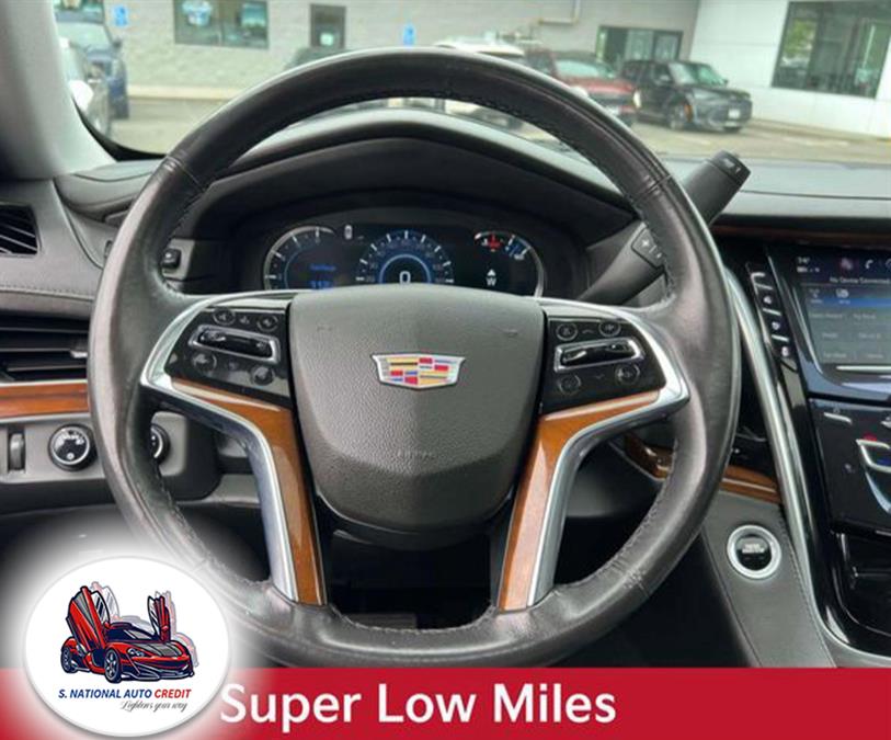 2020 Cadillac Escalade 4WD 4dr Premium Luxury, available for sale in Meriden, Connecticut | Sandra Auto Broker LLC. Meriden, Connecticut 2020 Cadillac Escalade 4WD 4dr Premium Luxury, available for sale in Meriden, Connecticut | Sandra Auto Broker LLC. Meriden, Connecticut