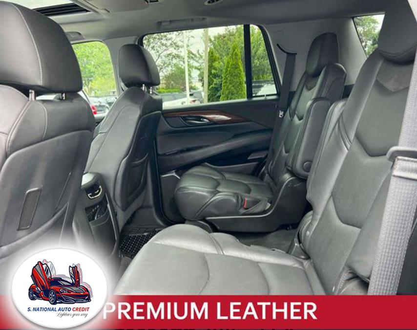 2020 Cadillac Escalade 4WD 4dr Premium Luxury, available for sale in Meriden, Connecticut | Sandra Auto Broker LLC. Meriden, Connecticut 2020 Cadillac Escalade 4WD 4dr Premium Luxury, available for sale in Meriden, Connecticut | Sandra Auto Broker LLC. Meriden, Connecticut