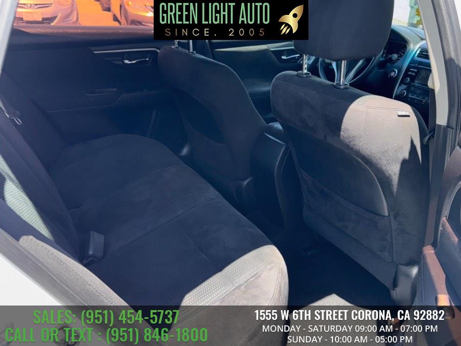 2014 Nissan Altima 4dr Sdn I4 2.5 S, available for sale in Corona, California | Green Light Auto. Corona, California 2014 Nissan Altima 4dr Sdn I4 2.5 S, available for sale in Corona, California | Green Light Auto. Corona, California
