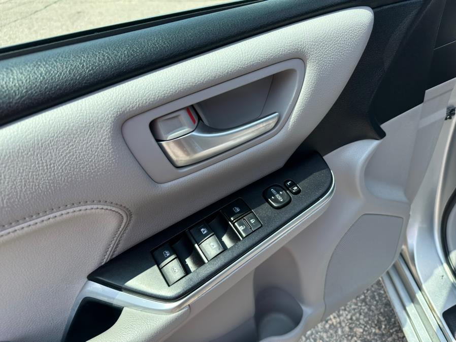 2017 Toyota Camry XLE Auto (Natl), available for sale in South Windsor, Connecticut | Mike And Tony Auto Sales, Inc. South Windsor, Connecticut 2017 Toyota Camry XLE Auto (Natl), available for sale in South Windsor, Connecticut | Mike And Tony Auto Sales, Inc. South Windsor, Connecticut