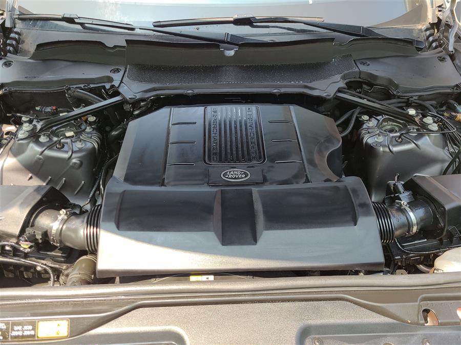2019 Land Rover Discovery HSE photo 16