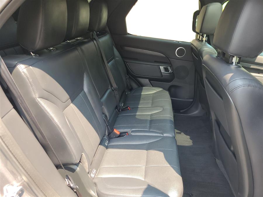 2019 Land Rover Discovery HSE photo 24