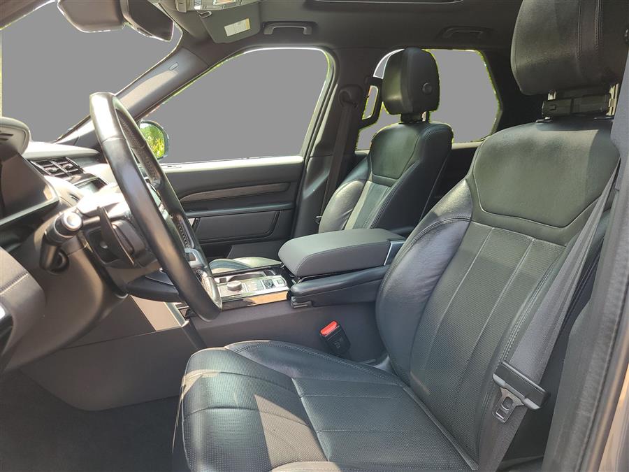 2019 Land Rover Discovery HSE photo 9