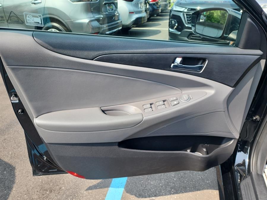 2014 Hyundai Sonata 4dr Sdn 2.4L Auto GLS PZEV, available for sale in Islip, New York | L.I. Auto Gallery. Islip, New York 2014 Hyundai Sonata 4dr Sdn 2.4L Auto GLS PZEV, available for sale in Islip, New York | L.I. Auto Gallery. Islip, New York
