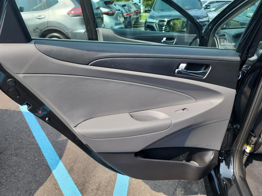 2014 Hyundai Sonata 4dr Sdn 2.4L Auto GLS PZEV, available for sale in Islip, New York | L.I. Auto Gallery. Islip, New York 2014 Hyundai Sonata 4dr Sdn 2.4L Auto GLS PZEV, available for sale in Islip, New York | L.I. Auto Gallery. Islip, New York