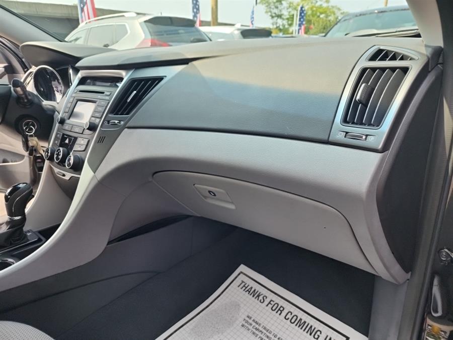 2014 Hyundai Sonata 4dr Sdn 2.4L Auto GLS PZEV, available for sale in Islip, New York | L.I. Auto Gallery. Islip, New York 2014 Hyundai Sonata 4dr Sdn 2.4L Auto GLS PZEV, available for sale in Islip, New York | L.I. Auto Gallery. Islip, New York