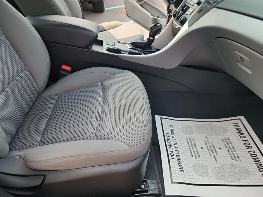 2014 Hyundai Sonata 4dr Sdn 2.4L Auto GLS PZEV, available for sale in Islip, New York | L.I. Auto Gallery. Islip, New York 2014 Hyundai Sonata 4dr Sdn 2.4L Auto GLS PZEV, available for sale in Islip, New York | L.I. Auto Gallery. Islip, New York