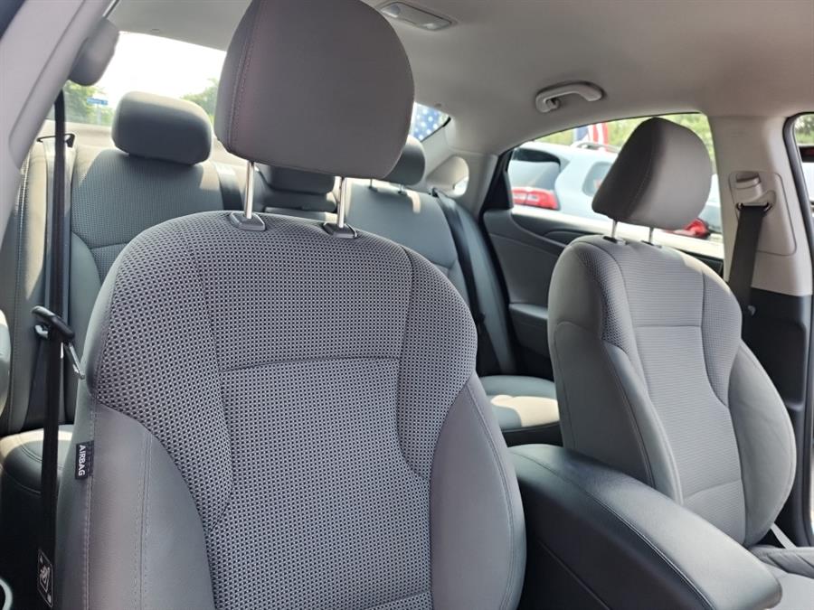 2014 Hyundai Sonata 4dr Sdn 2.4L Auto GLS PZEV, available for sale in Islip, New York | L.I. Auto Gallery. Islip, New York 2014 Hyundai Sonata 4dr Sdn 2.4L Auto GLS PZEV, available for sale in Islip, New York | L.I. Auto Gallery. Islip, New York