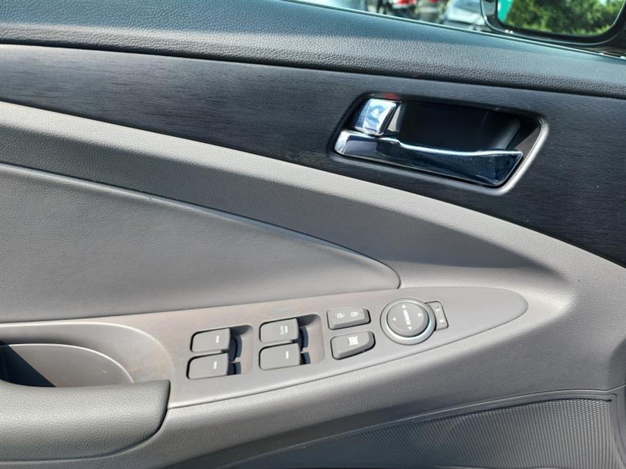 2014 Hyundai Sonata 4dr Sdn 2.4L Auto GLS PZEV, available for sale in Islip, New York | L.I. Auto Gallery. Islip, New York 2014 Hyundai Sonata 4dr Sdn 2.4L Auto GLS PZEV, available for sale in Islip, New York | L.I. Auto Gallery. Islip, New York