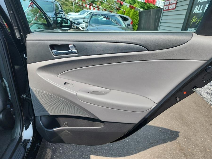 2014 Hyundai Sonata 4dr Sdn 2.4L Auto GLS PZEV, available for sale in Islip, New York | L.I. Auto Gallery. Islip, New York 2014 Hyundai Sonata 4dr Sdn 2.4L Auto GLS PZEV, available for sale in Islip, New York | L.I. Auto Gallery. Islip, New York