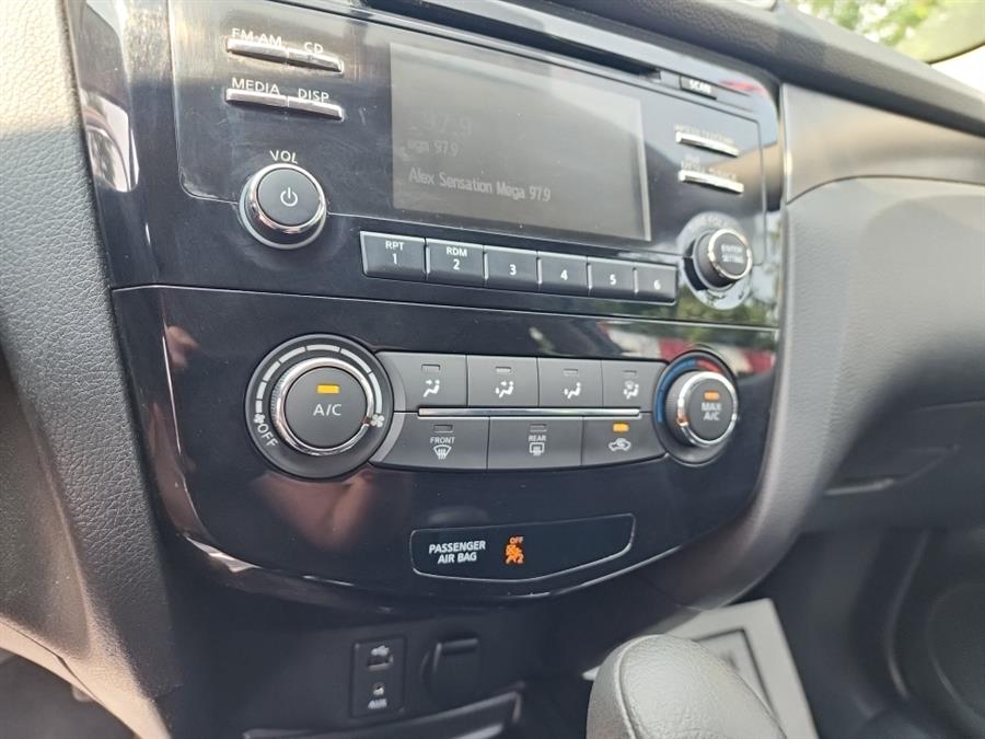 2014 Nissan Rogue AWD 4dr SV, available for sale in Islip, New York | L.I. Auto Gallery. Islip, New York 2014 Nissan Rogue AWD 4dr SV, available for sale in Islip, New York | L.I. Auto Gallery. Islip, New York