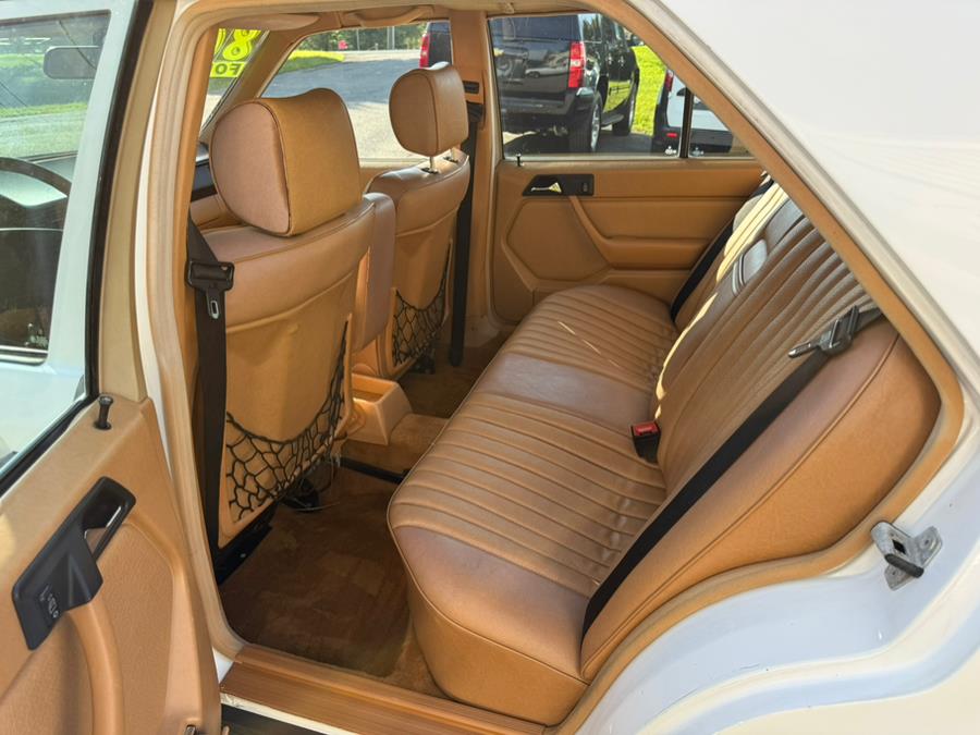 1986 Mercedes-Benz 300 Series 4dr Sedan 300E, available for sale in New Milford, Connecticut | Faustos Auto Body and Repairs LLC. New Milford, Connecticut 1986 Mercedes-Benz 300 Series 4dr Sedan 300E, available for sale in New Milford, Connecticut | Faustos Auto Body and Repairs LLC. New Milford, Connecticut