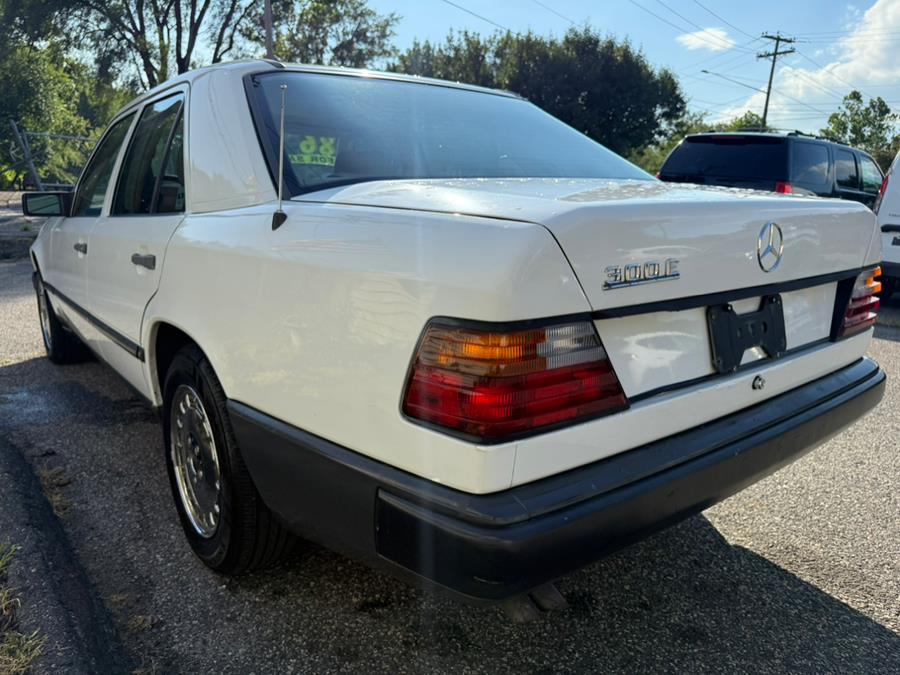 1986 Mercedes-Benz 300 Series 4dr Sedan 300E, available for sale in New Milford, Connecticut | Faustos Auto Body and Repairs LLC. New Milford, Connecticut 1986 Mercedes-Benz 300 Series 4dr Sedan 300E, available for sale in New Milford, Connecticut | Faustos Auto Body and Repairs LLC. New Milford, Connecticut