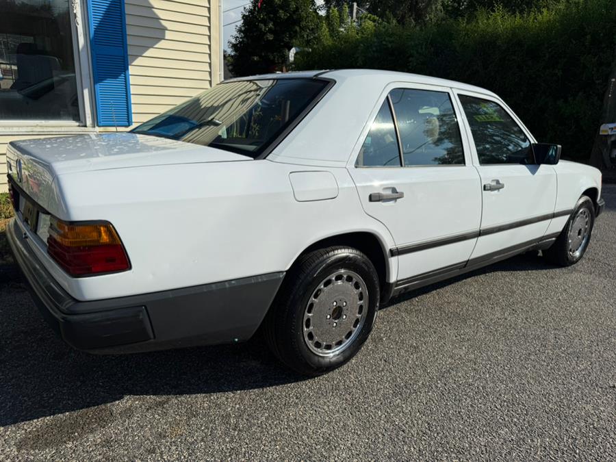 1986 Mercedes-Benz 300 Series 4dr Sedan 300E, available for sale in New Milford, Connecticut | Faustos Auto Body and Repairs LLC. New Milford, Connecticut 1986 Mercedes-Benz 300 Series 4dr Sedan 300E, available for sale in New Milford, Connecticut | Faustos Auto Body and Repairs LLC. New Milford, Connecticut