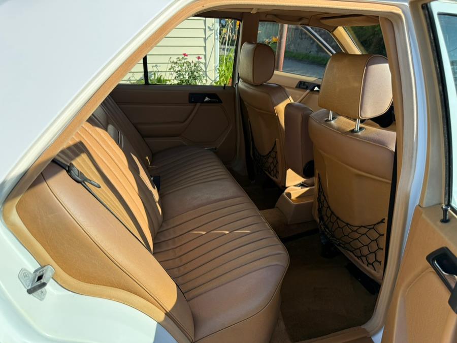 1986 Mercedes-Benz 300 Series 4dr Sedan 300E, available for sale in New Milford, Connecticut | Faustos Auto Body and Repairs LLC. New Milford, Connecticut 1986 Mercedes-Benz 300 Series 4dr Sedan 300E, available for sale in New Milford, Connecticut | Faustos Auto Body and Repairs LLC. New Milford, Connecticut