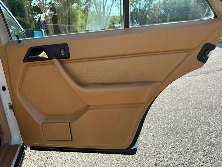 1986 Mercedes-Benz 300 Series 4dr Sedan 300E, available for sale in New Milford, Connecticut | Faustos Auto Body and Repairs LLC. New Milford, Connecticut 1986 Mercedes-Benz 300 Series 4dr Sedan 300E, available for sale in New Milford, Connecticut | Faustos Auto Body and Repairs LLC. New Milford, Connecticut