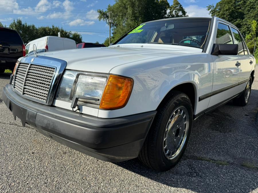 1986 Mercedes-Benz 300 Series 4dr Sedan 300E, available for sale in New Milford, Connecticut | Faustos Auto Body and Repairs LLC. New Milford, Connecticut 1986 Mercedes-Benz 300 Series 4dr Sedan 300E, available for sale in New Milford, Connecticut | Faustos Auto Body and Repairs LLC. New Milford, Connecticut