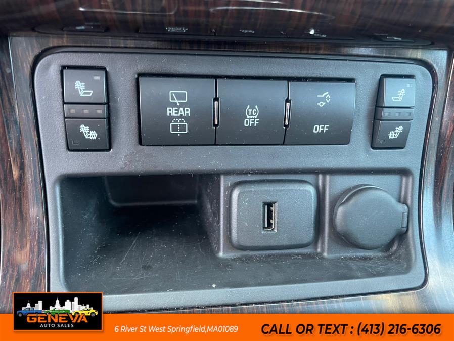 2017 Chevrolet Traverse AWD 4dr LT w/2LT, available for sale in West Springfield, Massachusetts | Geneva Auto Sales LLC. West Springfield, Massachusetts 2017 Chevrolet Traverse AWD 4dr LT w/2LT, available for sale in West Springfield, Massachusetts | Geneva Auto Sales LLC. West Springfield, Massachusetts