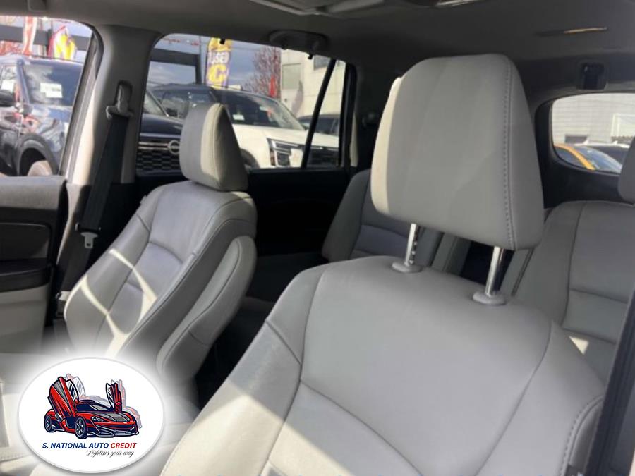 2022 Honda Pilot Touring 7-Passenger AWD, available for sale in Meriden, Connecticut | Sandra Auto Broker LLC. Meriden, Connecticut 2022 Honda Pilot Touring 7-Passenger AWD, available for sale in Meriden, Connecticut | Sandra Auto Broker LLC. Meriden, Connecticut